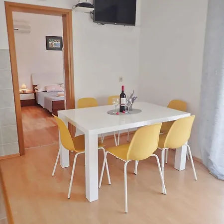 In Starigrad-paklenica 6881 * ستاريغغاد باكلينتسا
