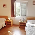 In Starigrad-paklenica 6881 Apartment Starigrad Paklenica