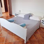 In Starigrad-paklenica 6881 Apartment *