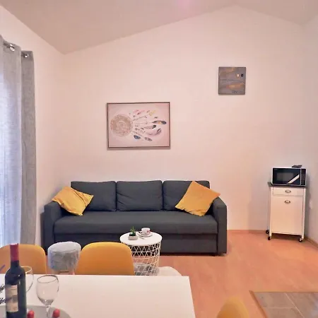 In Starigrad-paklenica 6881 Apartment