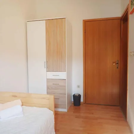 In Starigrad-paklenica 6881