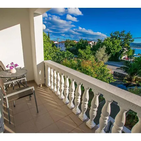 In Starigrad-paklenica 6881 Apartment
