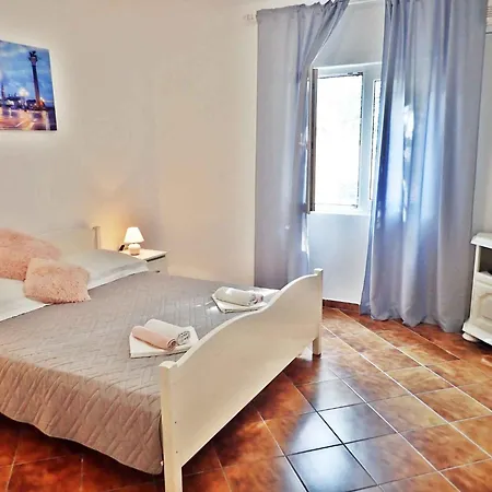 In Starigrad-paklenica 6881