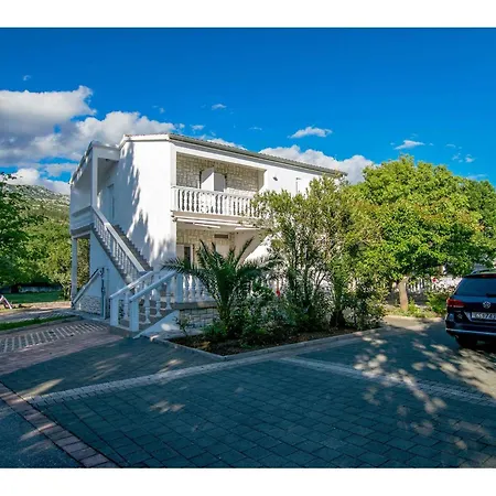 In Starigrad-paklenica 6881 Apartamento *