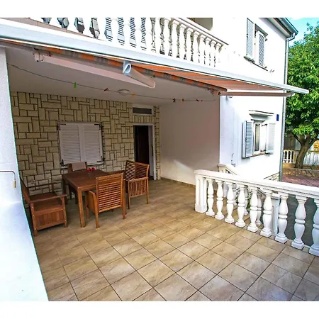 Апартаменты In Starigrad-paklenica 6881 *