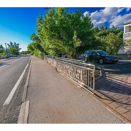 Apartamento In Starigrad-paklenica 6881 *