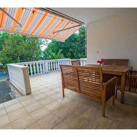 In Starigrad-paklenica 6881 *