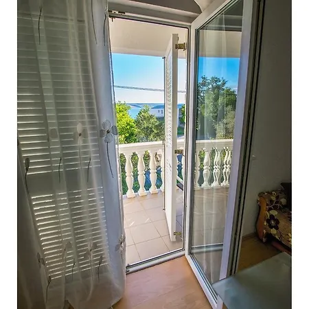 In Starigrad-paklenica 6881 Apartment *