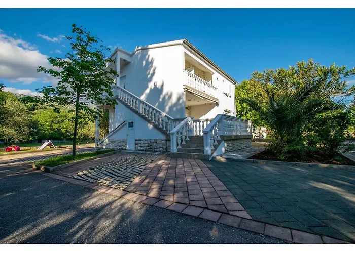 In Starigrad-paklenica 6881 Apartamento