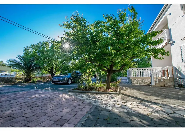 Apartamento In Starigrad-paklenica 6881