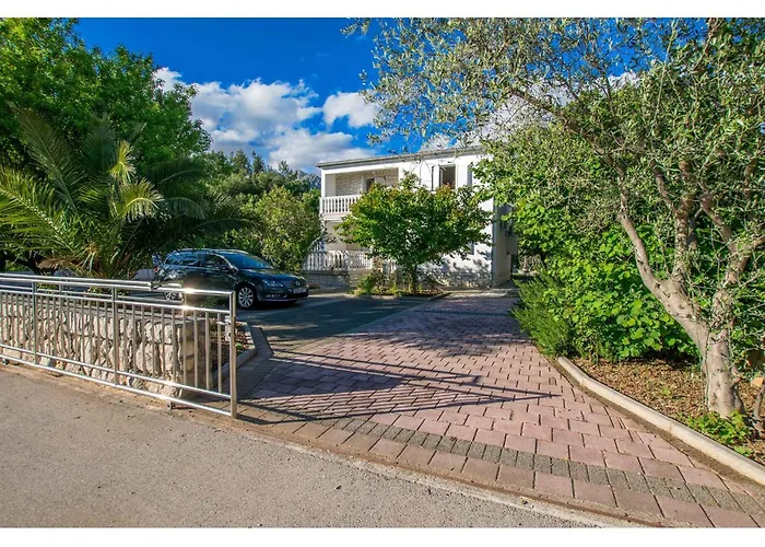 In Starigrad-paklenica 6881 *