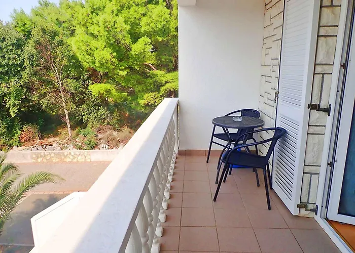 In Starigrad-paklenica 6881 *