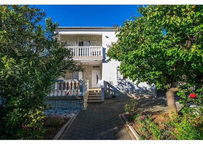 In Starigrad-paklenica 6881 Starigrad Paklenica