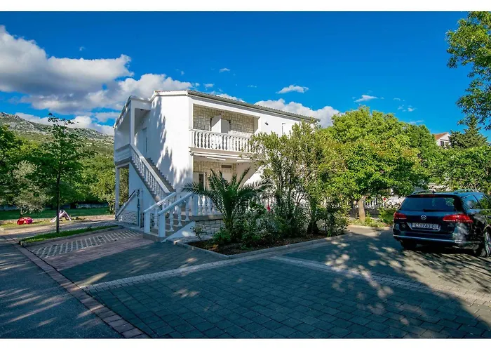 In Starigrad-paklenica 6881 Apartamento *