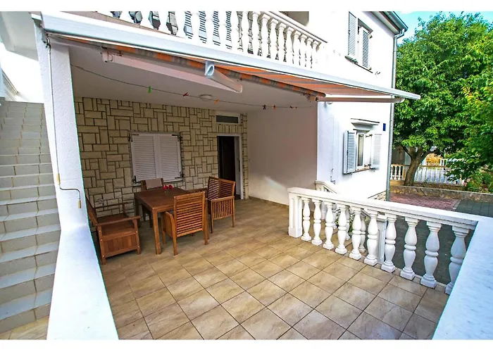 Апартаменты In Starigrad-paklenica 6881 *
