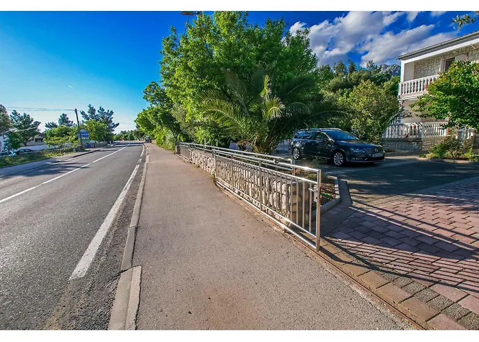 Апартаменты In Starigrad-paklenica 6881 *