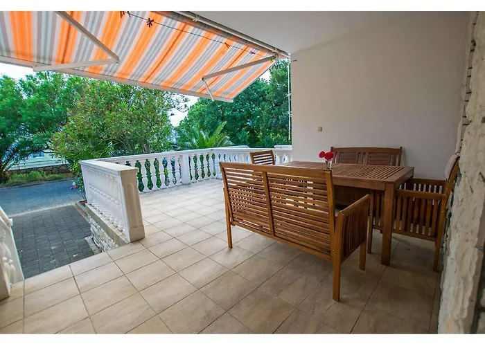 In Starigrad-paklenica 6881 *